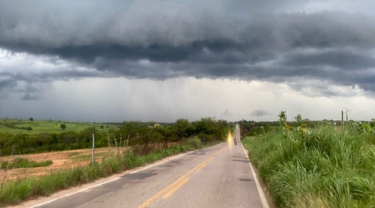 Ceará registra mais de 100 municípios com chuvas entre domingo (1º) e segunda-feira (2)