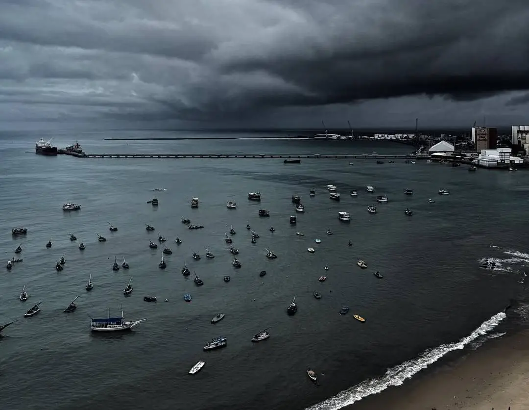 Defesa Civil envia SMS alertando moradores de Fortaleza para chuvas intensas