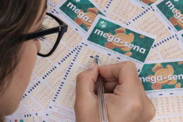 Mega-Sena acumula e prêmio vai a R$ 160 milhões; veja os números sorteados