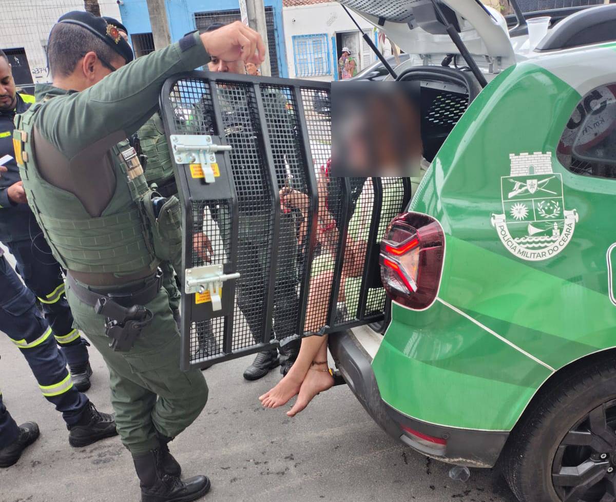 Motorista sob efeito de drogas provoca série de colisões e é presa em Fortaleza