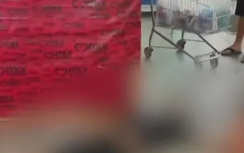 Homem com tornozeleira é morto a tiros ao sair de supermercado com a esposa, em Fortaleza