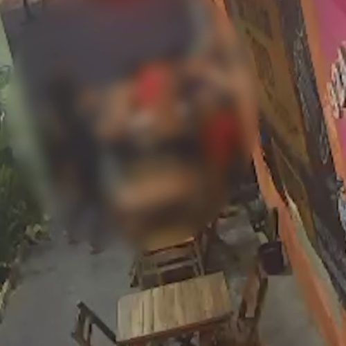 Homem autista é agredido em comércio por usar camisa do Fortaleza; ação foi flagrada em vídeo