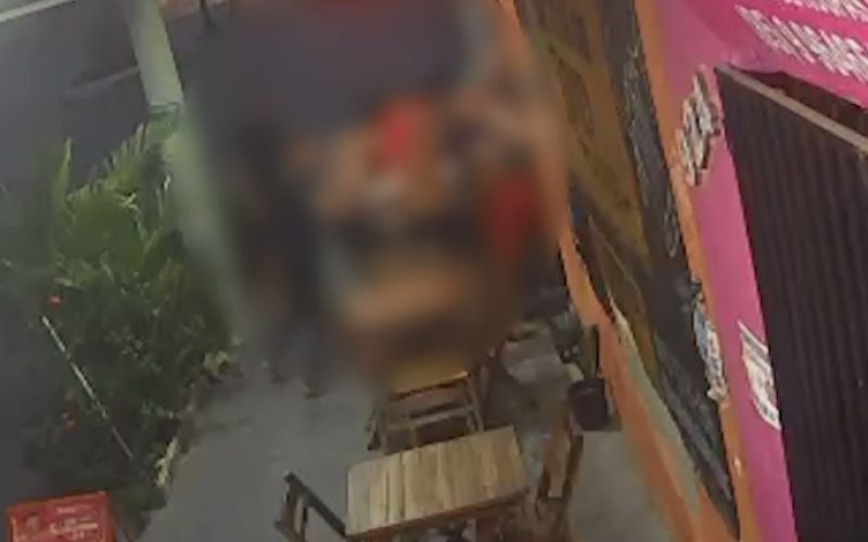 Homem autista é agredido em comércio por usar camisa do Fortaleza; ação foi flagrada em vídeo