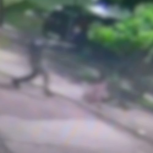 Homem é preso após ser flagrado agredindo mulher com cacos de vidro em Fortaleza