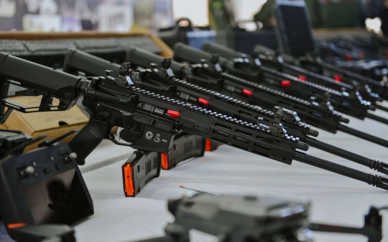 Polícia Militar do Ceará recebe 82 novos fuzis e 15 drones