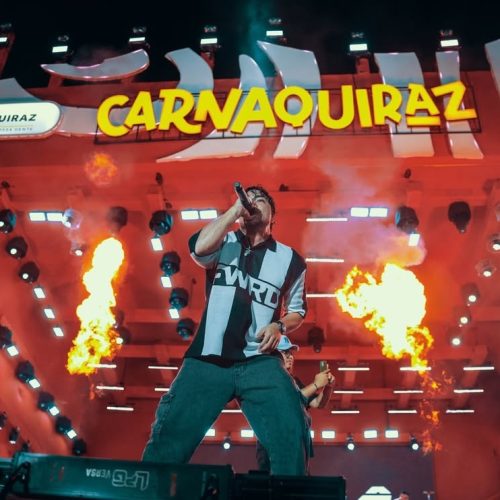 Show de Henry Freitas no Carnaval de Aquiraz reúne 100 mil pessoas, com direito a banho de caminhão-pipa