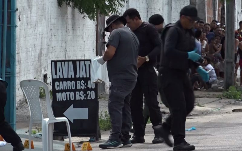 Dois homens são presos por homicídio em frente a lava-jato em Fortaleza