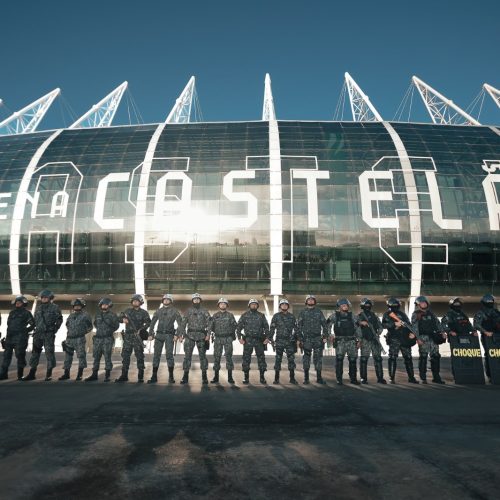 PM detém 35 torcedores por tumulto dentro da Arena Castelão durante o Clássico-Rei