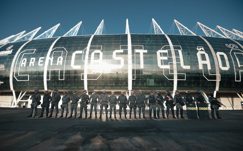 PM detém 35 torcedores por tumulto dentro da Arena Castelão durante o Clássico-Rei