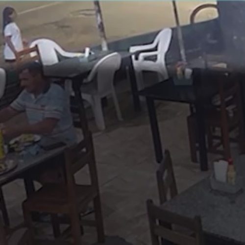Falso guardador de veículos furta bicicleta em frente a churrascaria em Caucaia, no Ceará