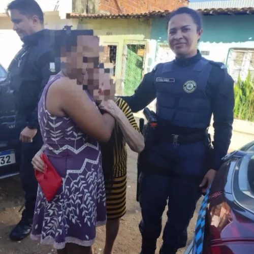 Idosa desorientada em terminal de ônibus é acolhida por guardas municipais e reencontra a família