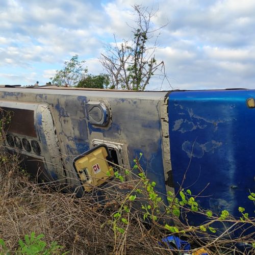 Empresa afirma que ônibus de turismo que tombou no Ceará estava regular e em boas condições