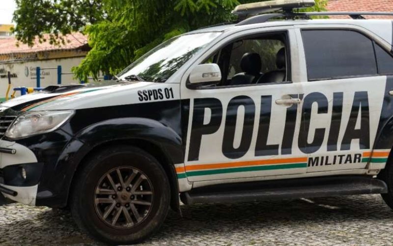 Homem e adolescente são capturados por expulsarem moradores de comunidade em Fortaleza