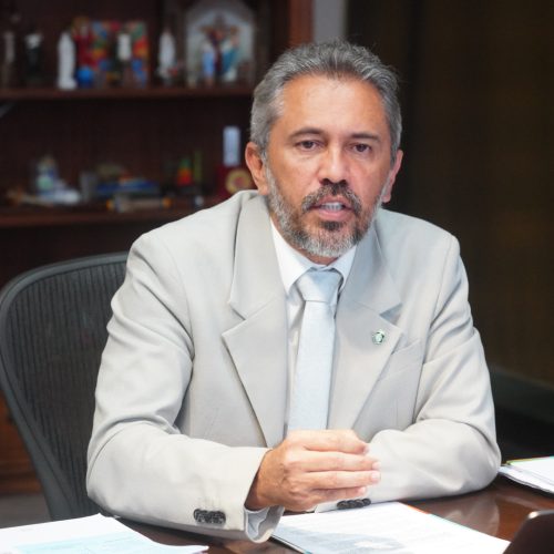 Tarifaço dos EUA: Elmano anuncia auxílio financeiro a empresas e compra de alimentos excedentes; confira as ações divulgadas