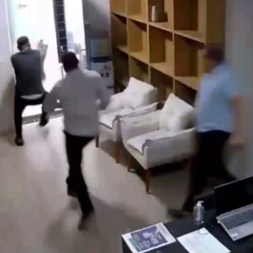 Criminosos tentam roubar escritório de advocacia, vítima reage e um dos ladrões é baleado e preso