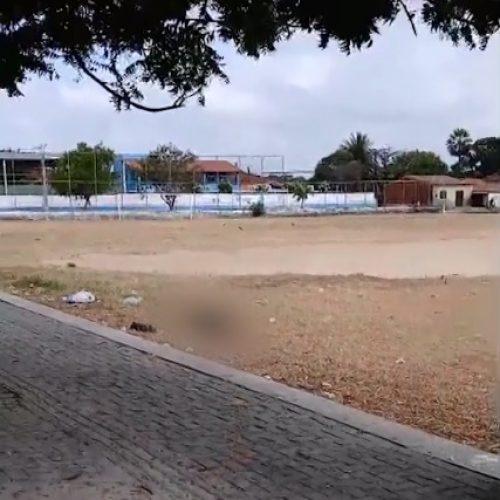 Homem é sequestrado em Fortaleza e morto a tiros em campo de futebol em Maracanaú