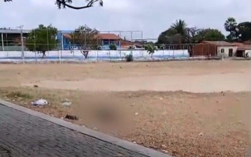Homem é sequestrado em Fortaleza e morto a tiros em campo de futebol em Maracanaú
