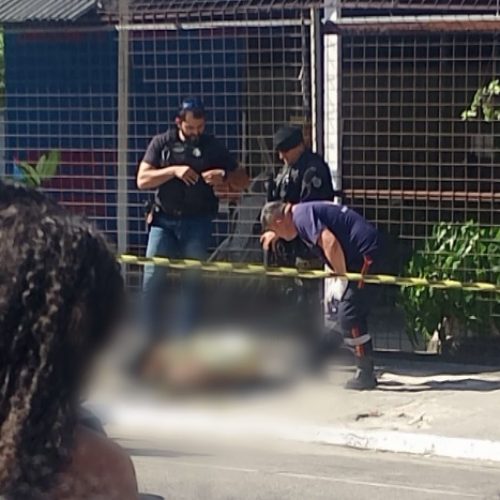 Jovem é morta a tiros por dupla em moto enquanto andava na rua em Maracanaú/CE