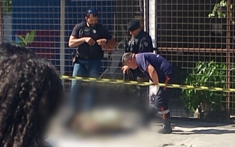Jovem é morta a tiros por dupla em moto enquanto andava na rua em Maracanaú/CE