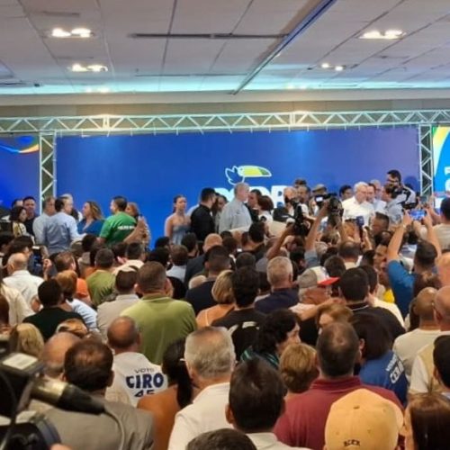 Ciro Gomes se filia ao PSDB em evento com aliados em Fortaleza