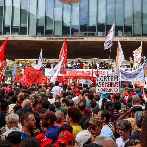 Manifestantes tomam as ruas em várias capitais brasileiras contra o PL da Dosimetria; confira o balanço