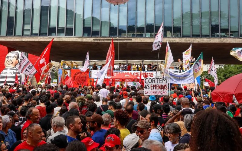 Manifestantes tomam as ruas em várias capitais brasileiras contra o PL da Dosimetria; confira o balanço