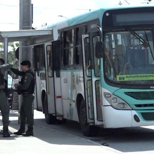 Chefe de facção é condenado por mandar matar mulher em ônibus em Fortaleza