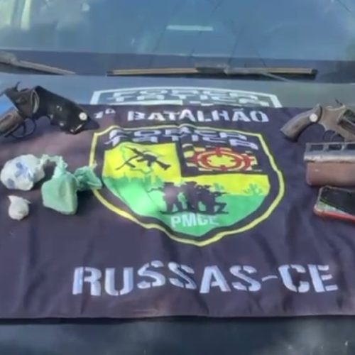 Padrasto e enteado são presos com espingarda e drogas em Russas, no interior do Ceará