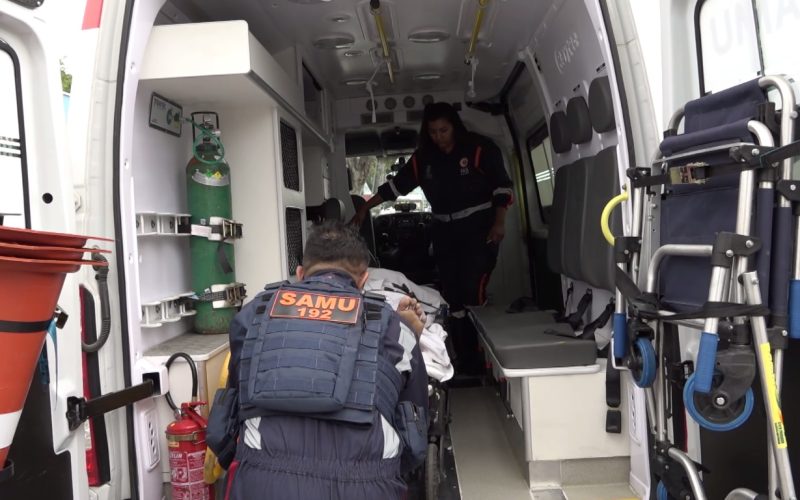 Criminosos atiram em grupo que bebia em calçada em Maracanaú, no Ceará