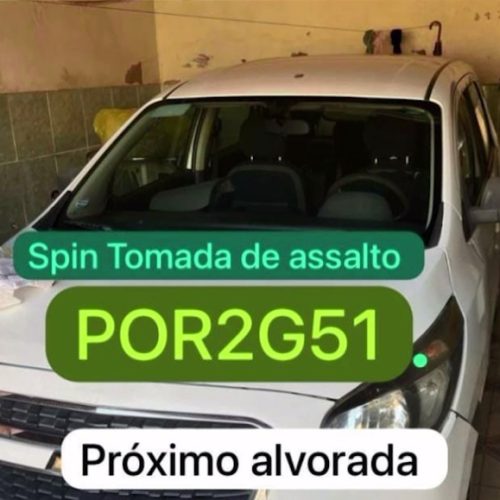 Empresário reage a assalto jogando carro sobre ladrões; criminosos reaparecem e roubam o veículo