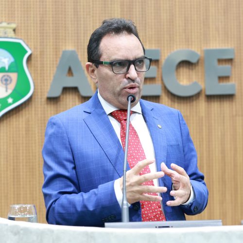 PT Ceará suspende filiação de suplente de deputado preso por importunação sexual