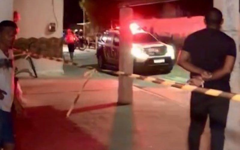 Homem é morto com 23 tiros em rua de Fortaleza; vítima seria membro de facção