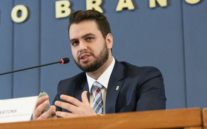 Filipe Martins, ex-assessor de Bolsonaro, é preso pela PF após violação de medidas cautelares