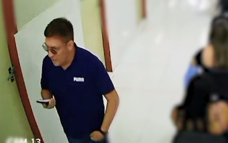 Câmeras de segurança flagram homem furtando notebook em clínica em Fortaleza