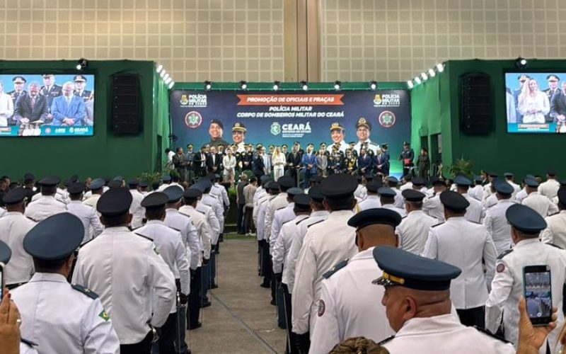 Mais de 2.500 policiais e bombeiros militares são promovidos em cerimônia em Fortaleza