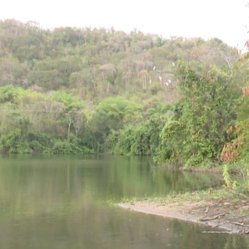 Jovem é morto a tiros após conhecidos o chamarem para ir a açude em Guaiúba, no Ceará