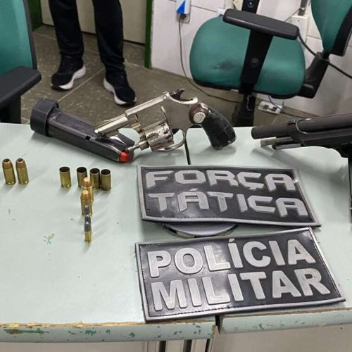 Homem e três adolescentes são capturados com armas e drogas após tentativa de homicídio no Ceará