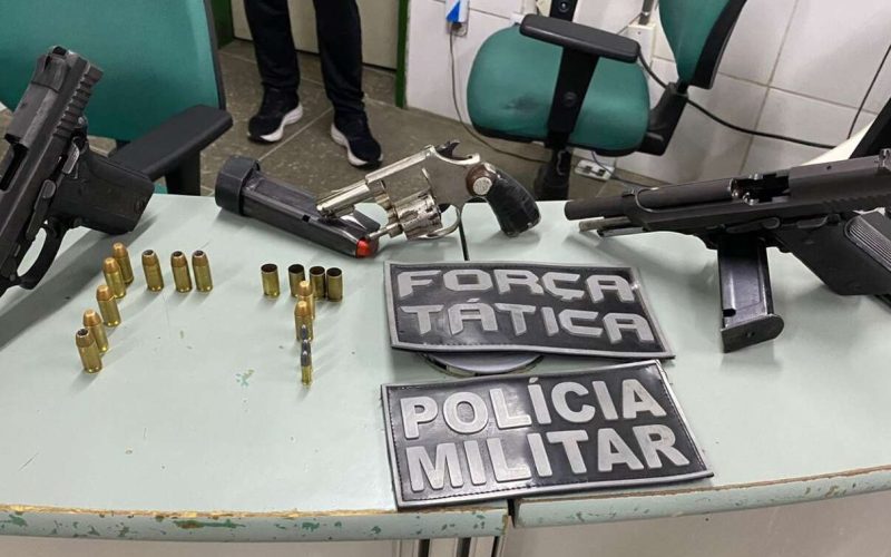 Homem e três adolescentes são capturados com armas e drogas após tentativa de homicídio no Ceará