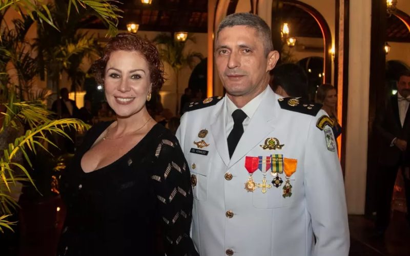 Coronel Aginaldo, marido de Carla Zambelli, vai a Israel e tem contas bloqueadas pelo STF