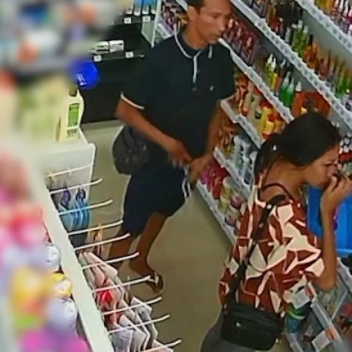 Casal é flagrado por câmera furtando produtos de farmácia na Maraponga, em Fortaleza