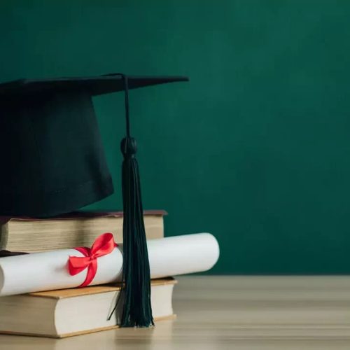 Diploma de papel não será mais entregue a estudantes da graduação; entenda o que muda