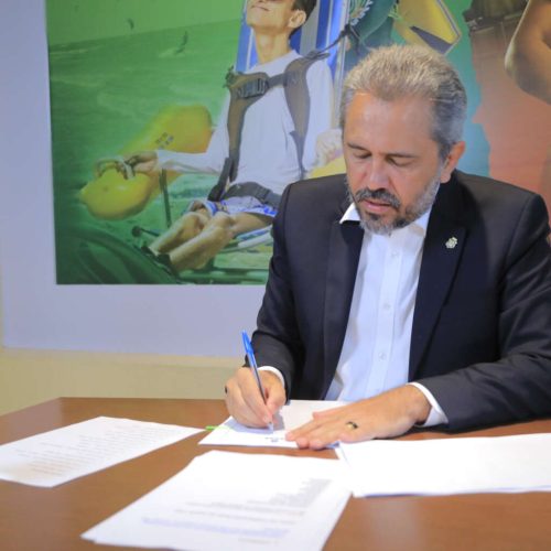 Governador Elmano de Freitas anuncia convocação de 23 aprovados no concurso da Seplag