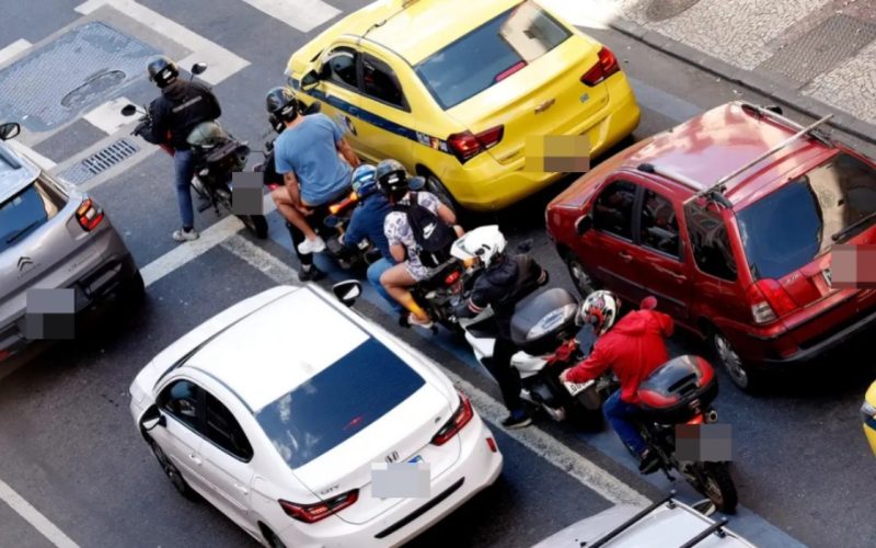 15 motociclistas por aplicativo são presos no Ceará por fraudar valor das corridas; entenda