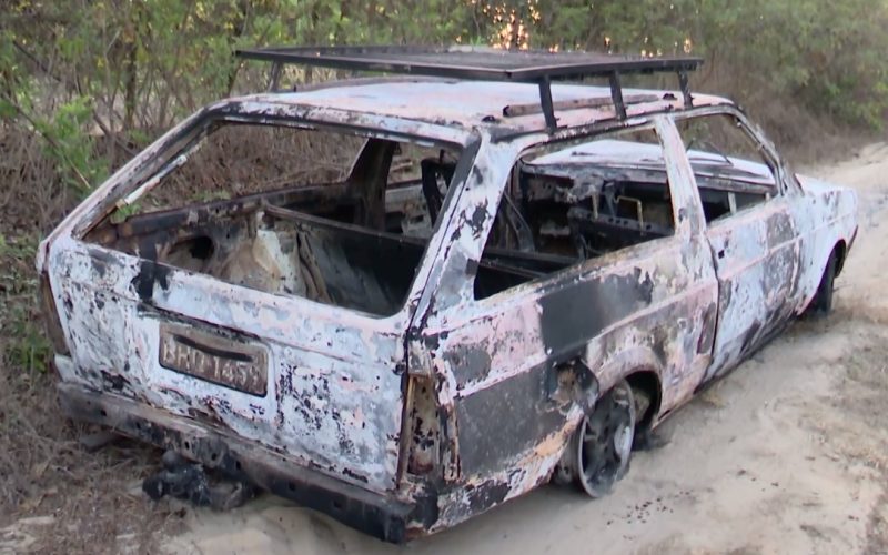 Homem é morto a tiros e tem carro incendiado após assalto em Pacajus, no Ceará