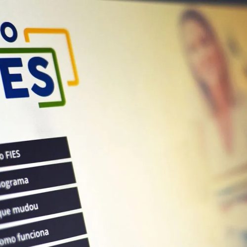 Alunos pré-selecionados no Fies 2025 têm que complementar o cadastro até esta sexta-feira (1º)