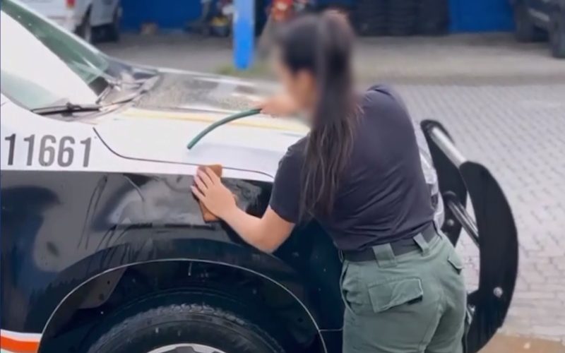 Justiça suspende prisão de policial do Ceará punida por publicar vídeo lavando viatura