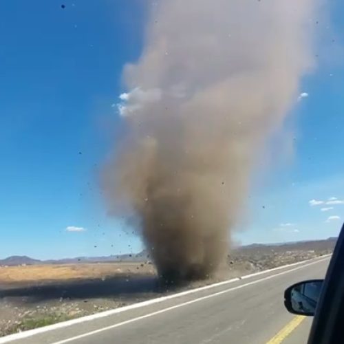 Redemoinho é registrado em Jaguaribe, no interior do Ceará; confira o vídeo