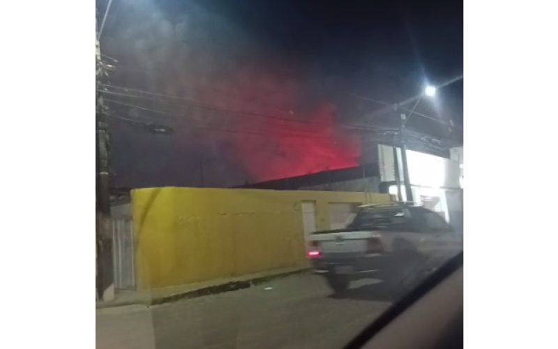 Incêndio destrói casa após dona ser expulsa do local por membros de facção em Fortaleza