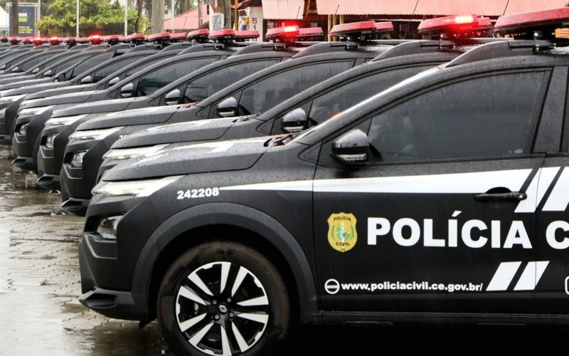 Polícia cumpre 46 mandados de prisão em cidades do Ceará, mirando facção atuante no estado