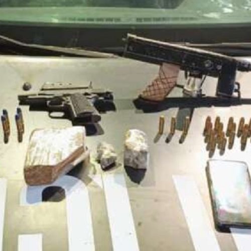 Mulher e adolescente com criança de colo são flagradas transportando drogas e explosivos no Ceará